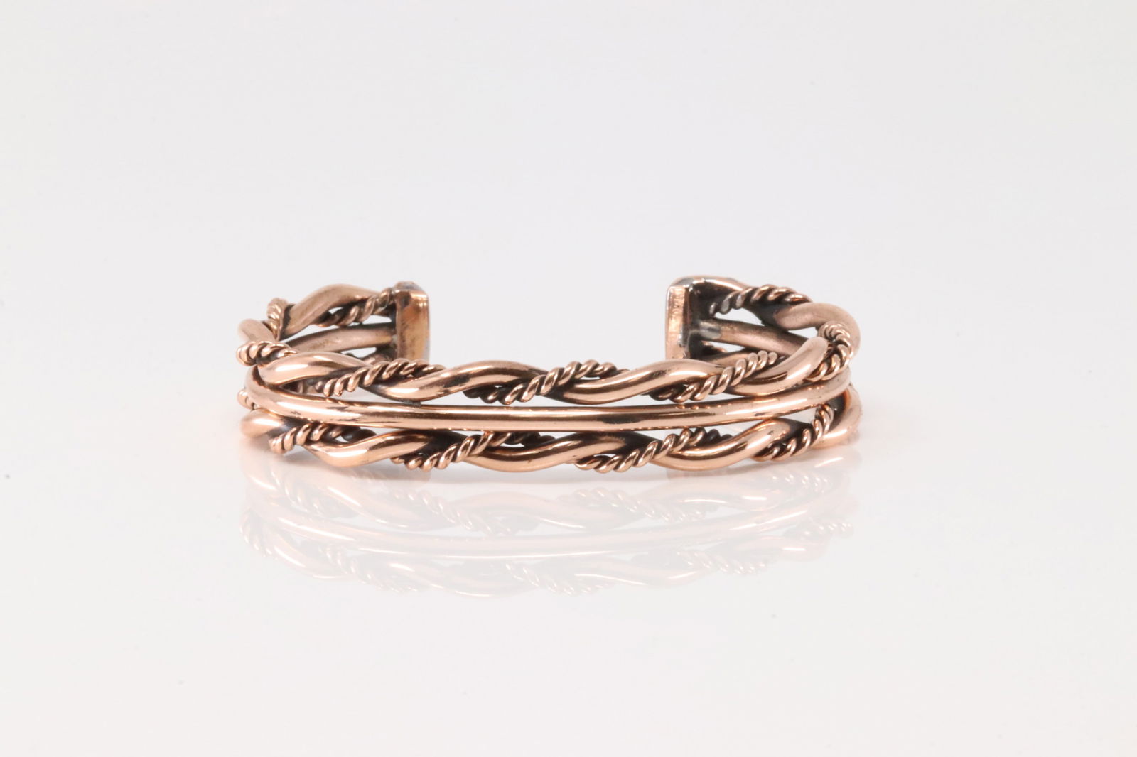 Native America Navajo Copper Bracelet Cuff By Elaine Tahe.: This is a Native America Navajo Copper Bracelet Cuff By Elaine Tahe.