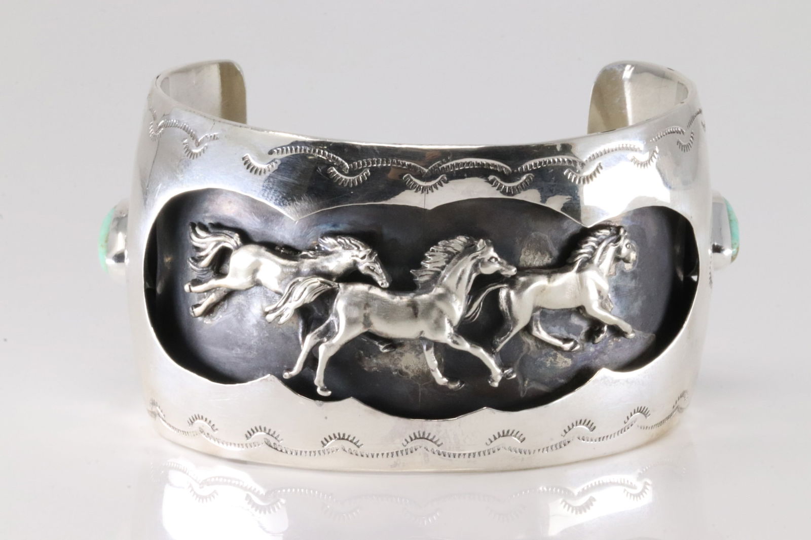 Native America Navajo Sterling Silver Turquoise Horse Bracelet Cuff By Darrell Morgan.: This is a Native America Navajo Sterling Silver Turquoise Horse Bracelet Cuff By Darrell Morgan. Total weight: 68.20 Grams.