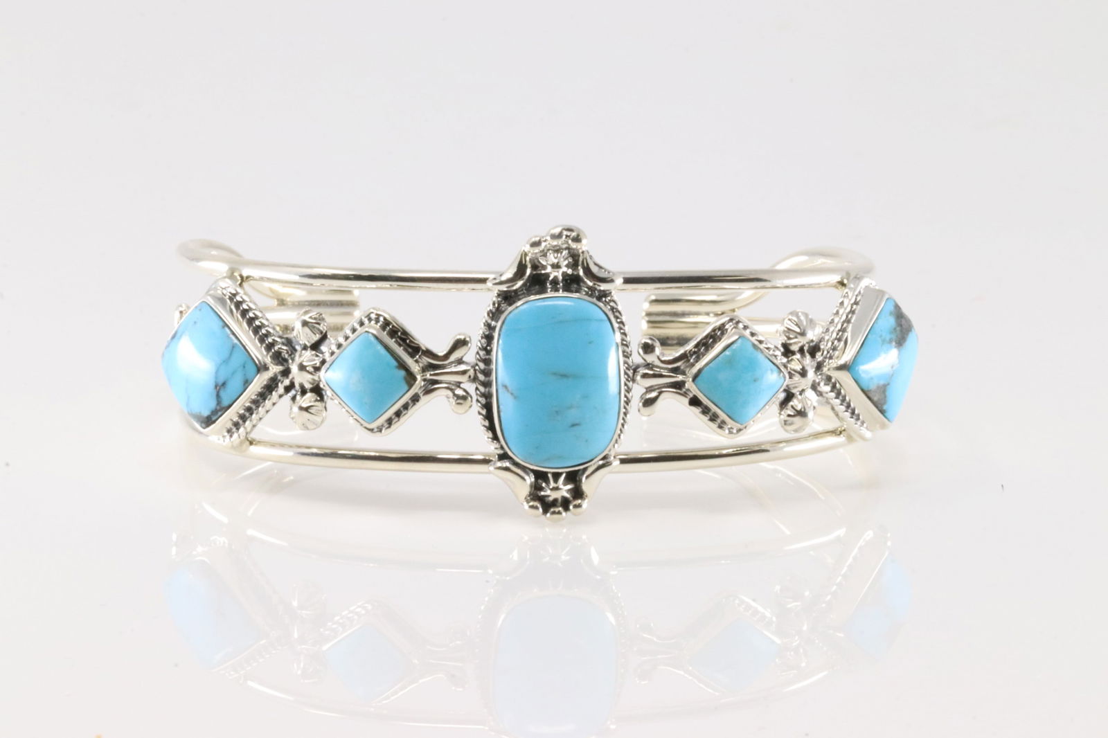 Native America Navajo Sterling Silver Turquoise Bracelet Cuff By Mike Smith.: This is a Native America Navajo Sterling Silver Turquoise Bracelet Cuff By Mike Smith.