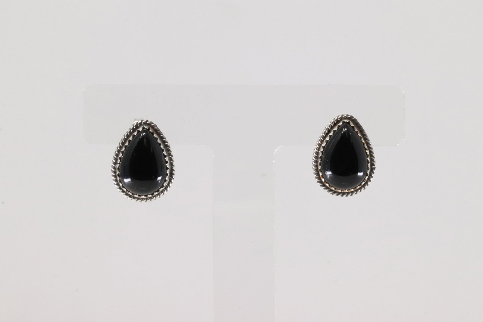 Native America Navajo Sterling Silver Black Onyx Post Earring's By Theresa Smith.: This is a Native America Navajo Sterling Silver Black Onyx Post Earring's By Theresa Smith.