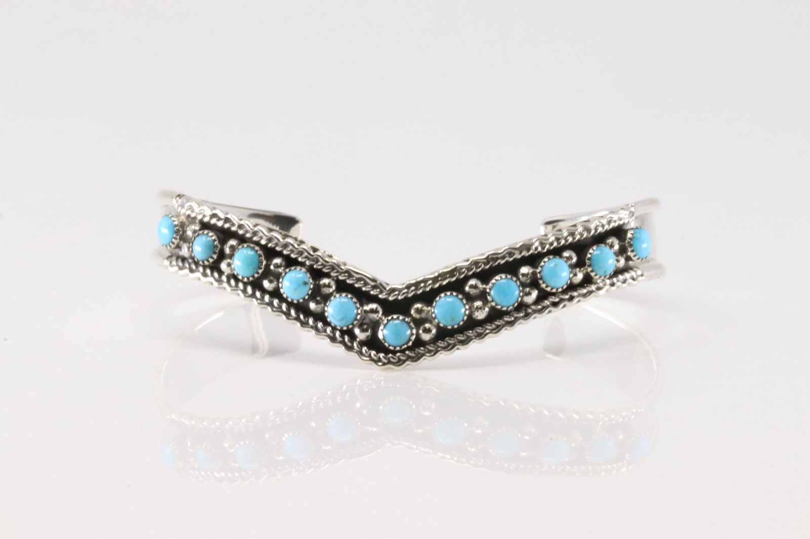 Native America Navajo Sterling Silver Turquoise Bracelet Cuff By Thomas Yazzie.: This is a Native America Navajo Sterling Silver Turquoise Bracelet Cuff By Thomas Yazzie.