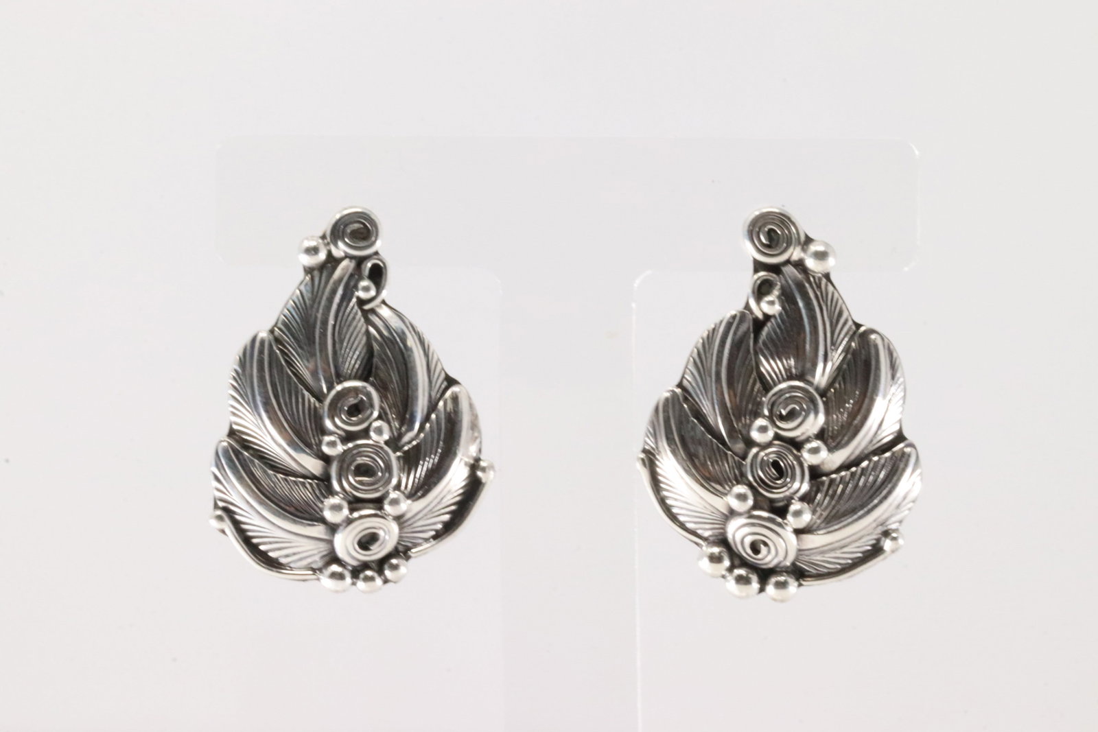 Native America Navajo Sterling Silver Leaf Post Earring's By Darrell Morgan.: This is a Native America Navajo Sterling Silver Leaf Post Earring's By Darrell Morgan.