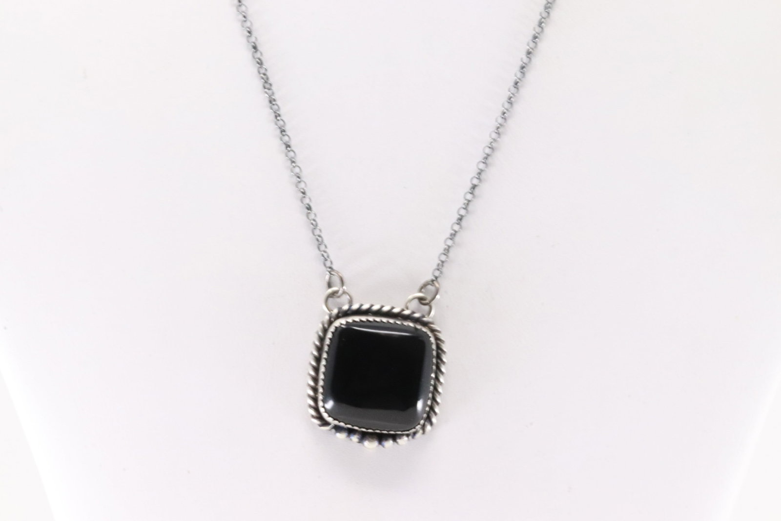 Native America Navajo Sterling Silver Black Onyx Necklace By Theresa Smith.: This is a Native America Navajo Sterling Silver Black Onyx Necklace By Theresa Smith. Necklace length: 16.00"