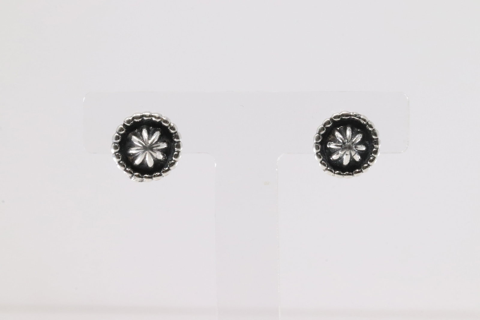 Native America Navajo Sterling Silver Star Stamped Post Earring's By Etta Larry.: This is a Native America Navajo Sterling Silver Star Stamped Post Earring's By Etta Larry.