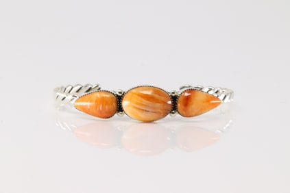 Native America Navajo Sterling Silver Spiny Oyster Bracelet Cuff By Sadie Jim.