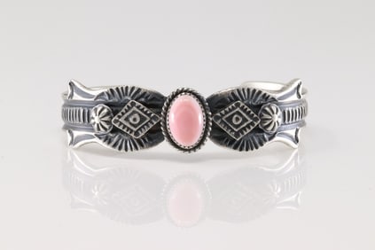 Native America Navajo Sterling Silver Pink Conch Shell Bracelet Cuff By Kevin Billah.