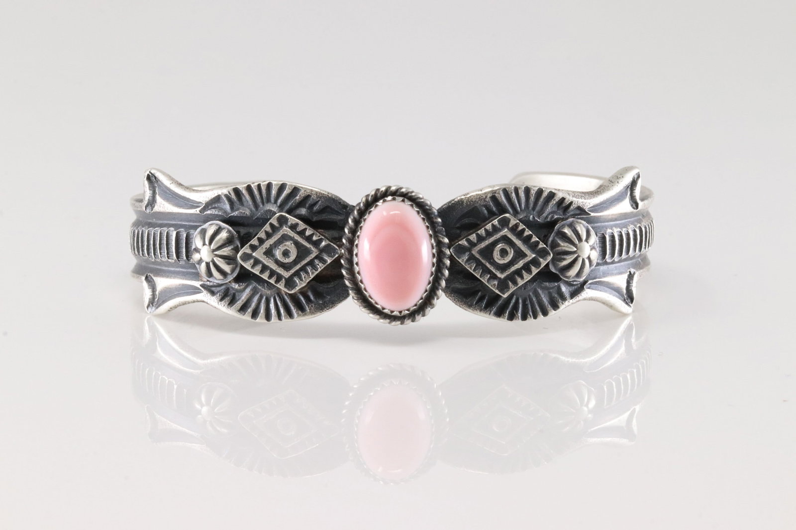 Native America Navajo Sterling Silver Pink Conch Shell Bracelet Cuff By Kevin Billah.: This is a Native America Navajo Sterling Silver Pink Conch Shell Bracelet Cuff By Kevin Billah.