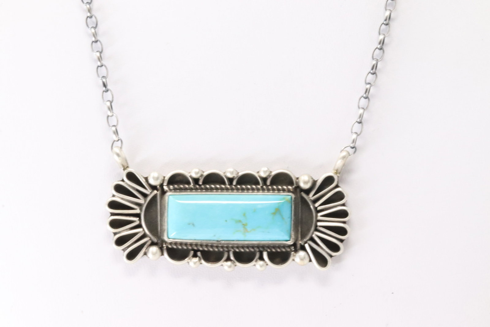 Native America Navajo Sterling Silver Kingman Turquoise Necklace By Geraldine James.: This is a Native America Navajo Sterling Silver Kingman Turquoise Necklace By Geraldine James. Necklace length: 16.00"