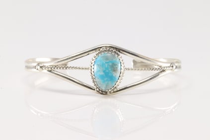 Native America Navajo Sterling Silver Turquoise Bracelet Cuff.