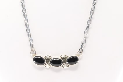 Native America Zuni Sterling Silver Black Onyx Necklace By Jude Candelaria.