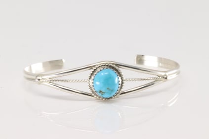Native America Navajo Sterling Silver Turquoise Bracelet Cuff.