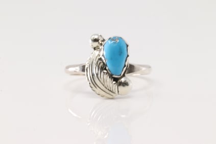 Native America Navajo Sterling Silver Turquoise Ring.