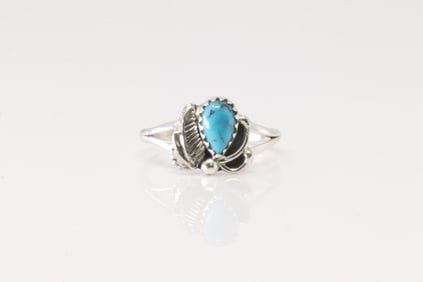 Native America Navajo Sterling Silver Turquoise Ring By Theresa Smith.