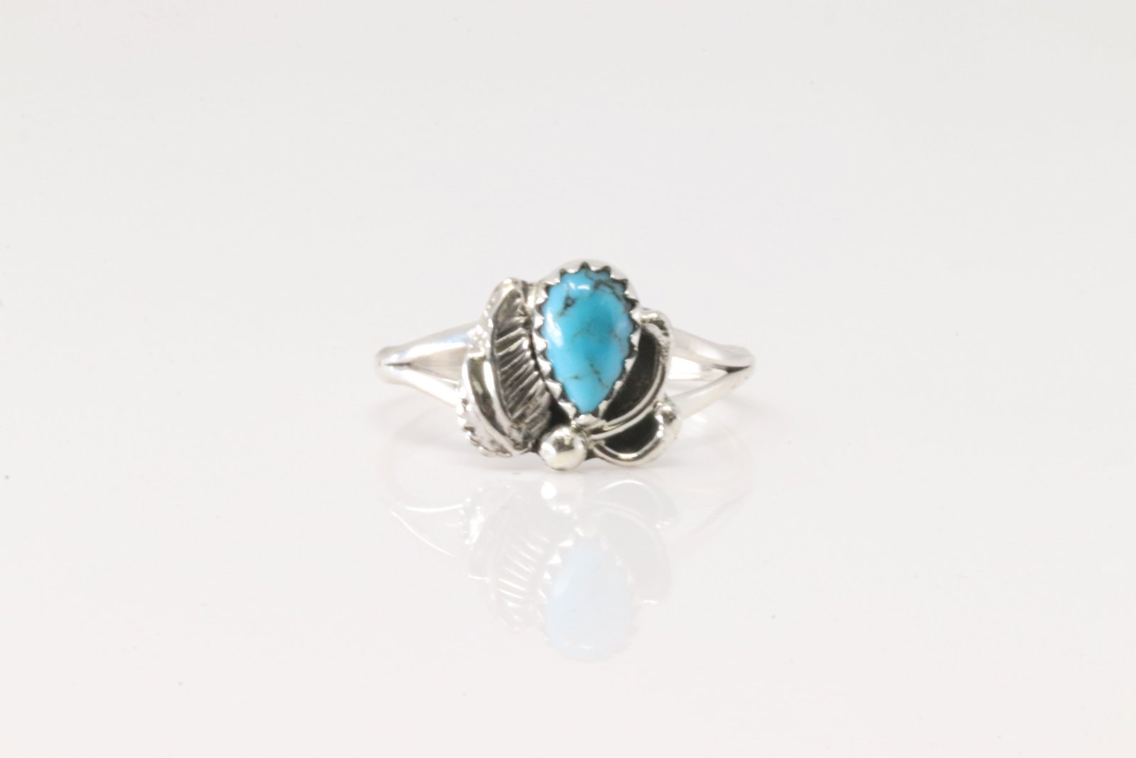 Native America Navajo Sterling Silver Turquoise Ring By Theresa Smith.: This is. aNative America Navajo Sterling Silver Turquoise Ring By Theresa Smith. Ring size: 8.50