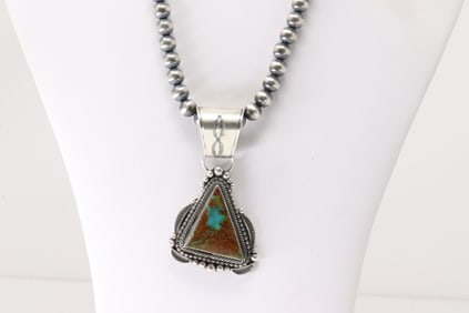 Native America Navajo Sterling Silver Kingman Turquoise Necklace By Tom Lewis.