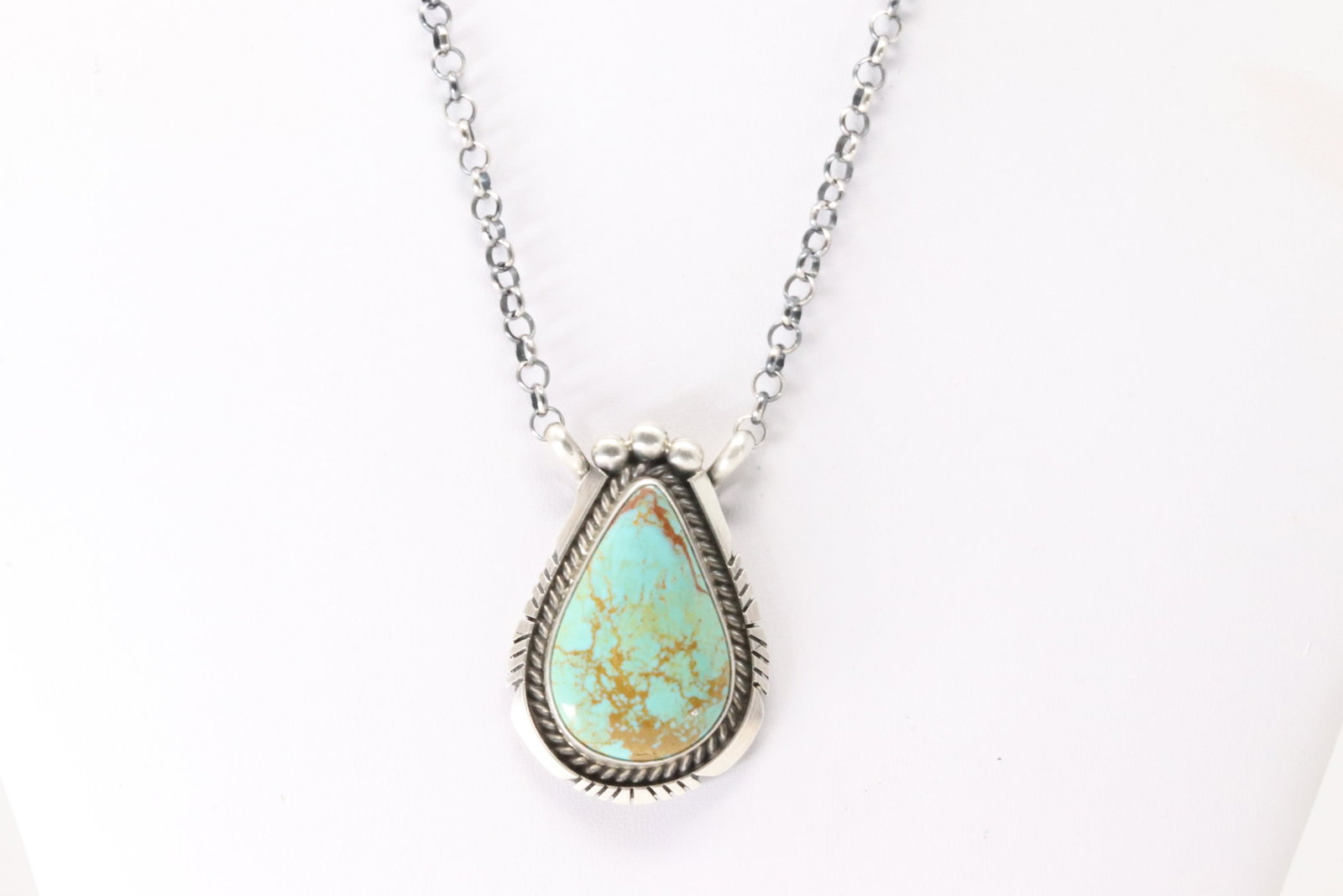 Native America Navajo Sterling Silver Kingman Turquoise Necklace By Alfred Martinez.: This is a Native America Navajo Sterling Silver Kingman Turquoise Necklace By Alfred Martinez. Necklace length: 16.00"
