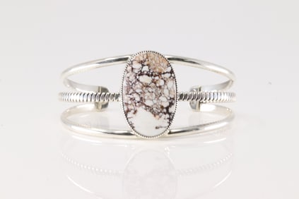 Native America Navajo Sterling Silver Wild Horse Stone Bracelet Cuff.