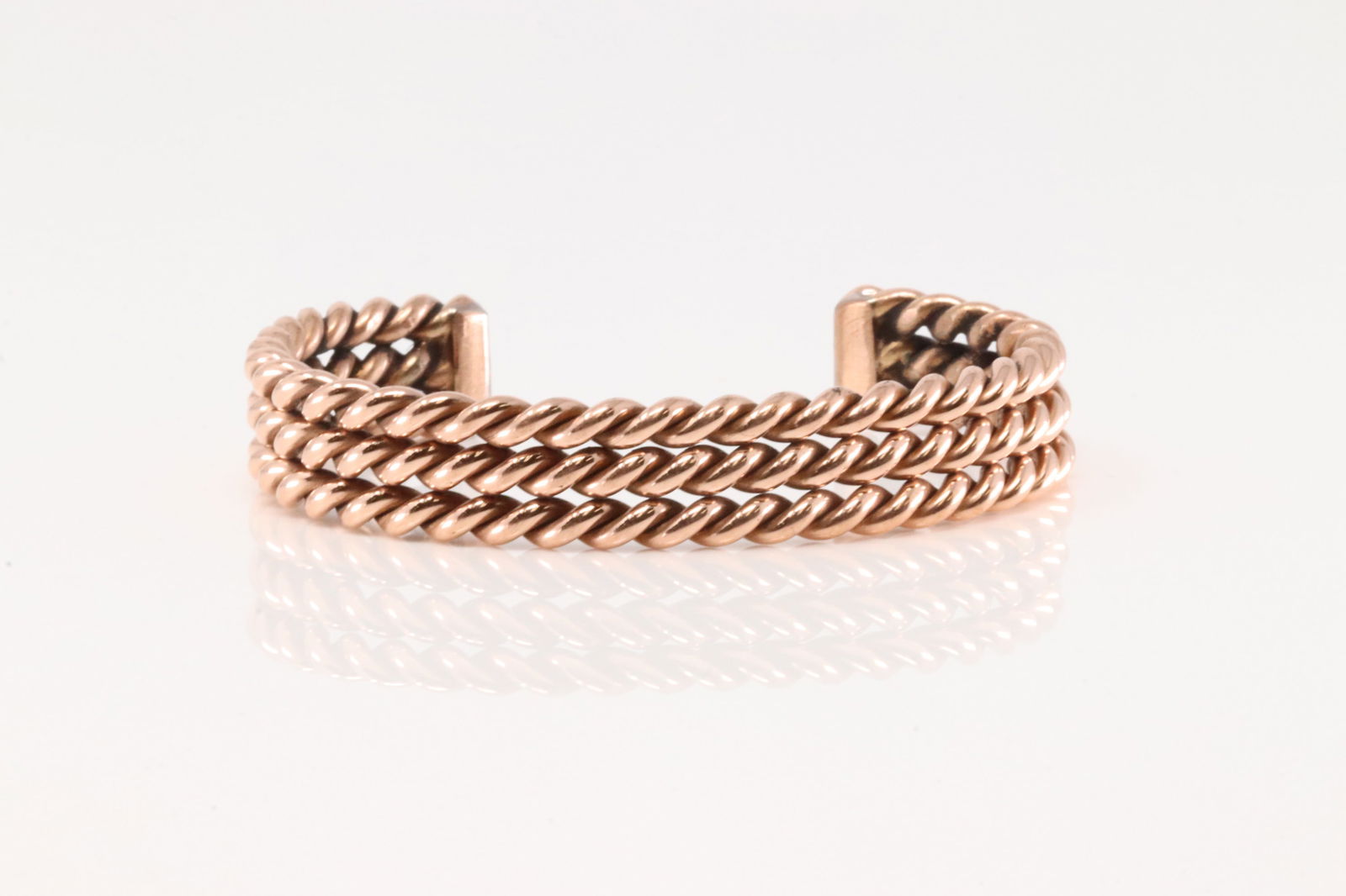 Native America Navajo Copper Bracelet Cuff By Elaine Tahe.: This is a Native America Navajo Copper Bracelet Cuff By Elaine Tahe.