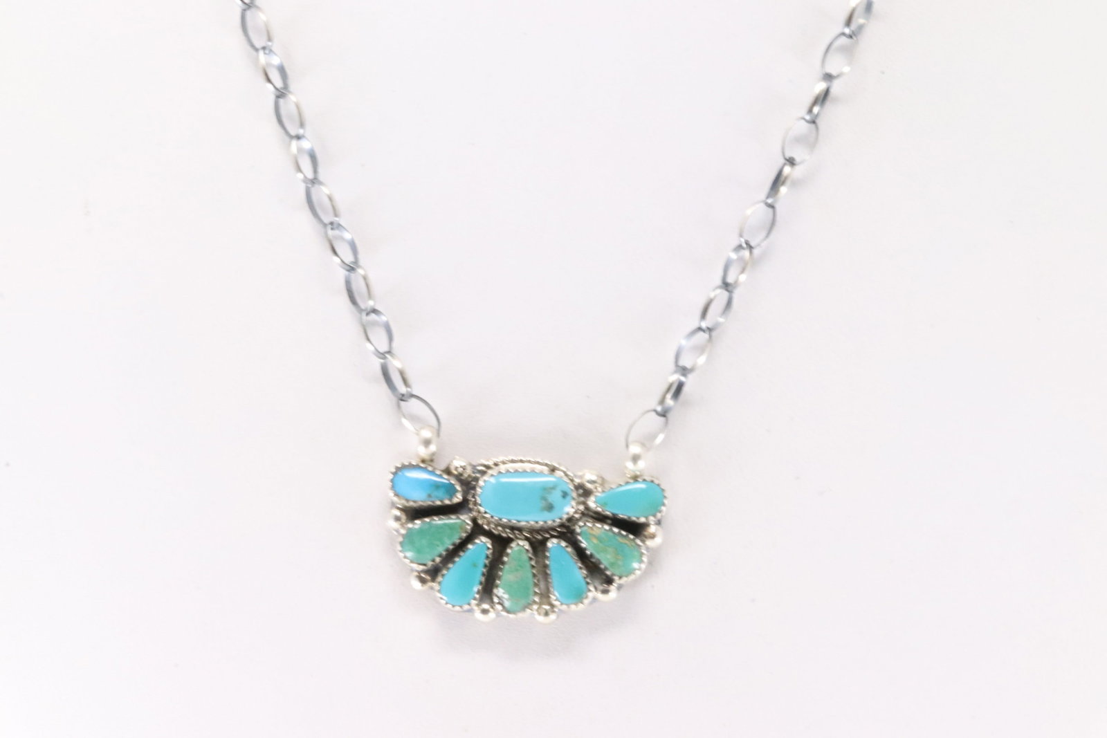 Native America Navajo Sterling Silver Kingman Turquoise Necklace By Alicia Wilson.: This is a Native America Navajo Sterling Silver Kingman Turquoise Necklace By Alicia Wilson. Necklace length: 16.00"