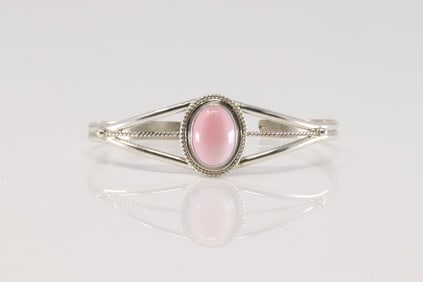 Native America Navajo Sterling Silver Pink Conch Shell Bracelet Cuff P.Skeets.