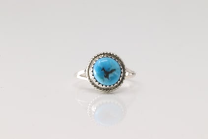 Native America Navajo Sterling Silver Turquoise Ring.