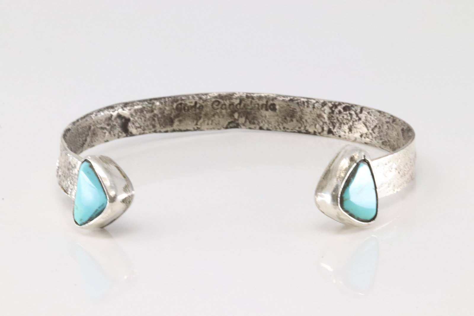 Native America Navajo Sterling Silver Kingman Turquoise Bracelet Cuff By Jude Candelaria.: This is a Native America Navajo Sterling Silver Kingman Turquoise Bracelet Cuff By Jude Candelaria.