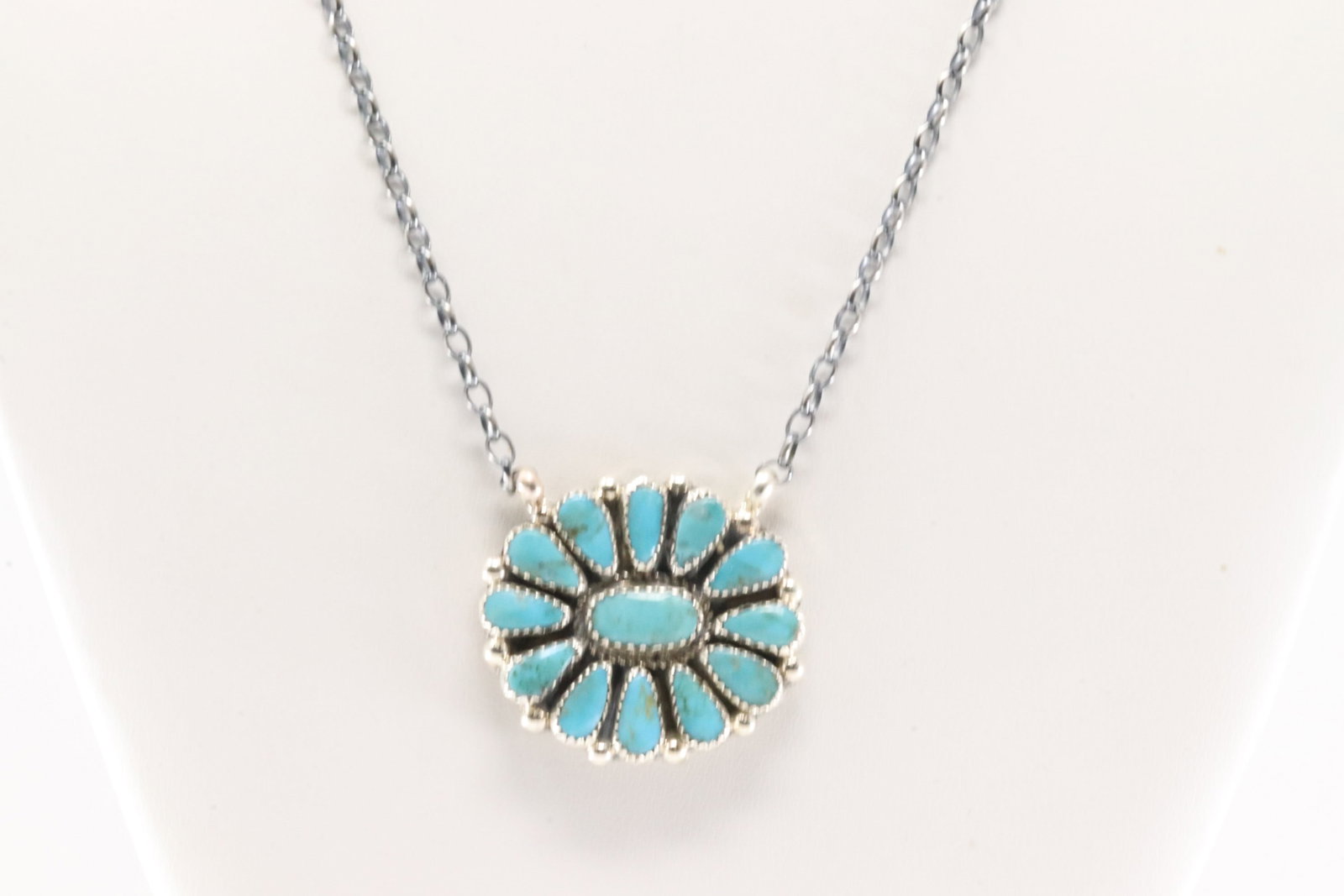 Native America Navajo Sterling Silver Kingman Turquoise Necklace By Alicia Wilson.: This is a Native America Navajo Sterling Silver Kingman Turquoise Necklace By Alicia Wilson. Necklace length: 18.00"