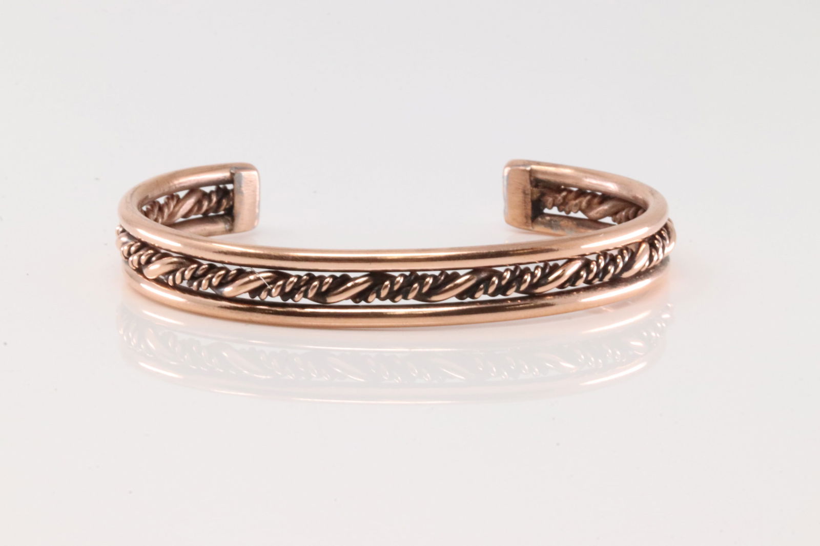 Native America Navajo Copper Bracelet Cuff By Elaine Tahe.: This is a Native America Navajo Copper Bracelet Cuff By Elaine Tahe.