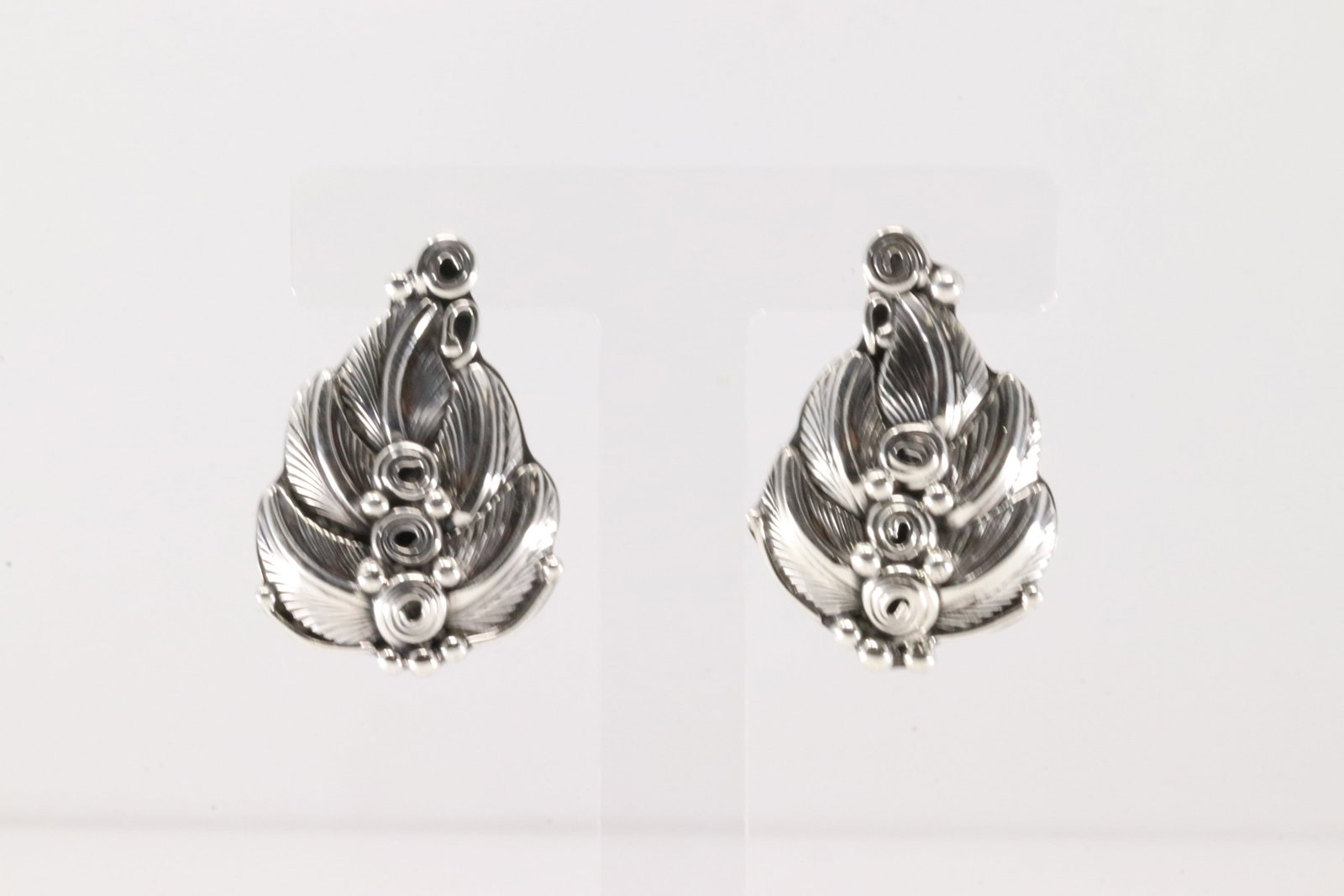 Native America Navajo Sterling Silver Leaf Post Earring's By Darrell Morgan.: This is a Native America Navajo Sterling Silver Leaf Post Earring's By Darrell Morgan.