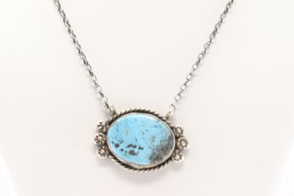 Native America Navajo Sterling Silver Kingman Turquopise Necklace By Virginia Hinio.