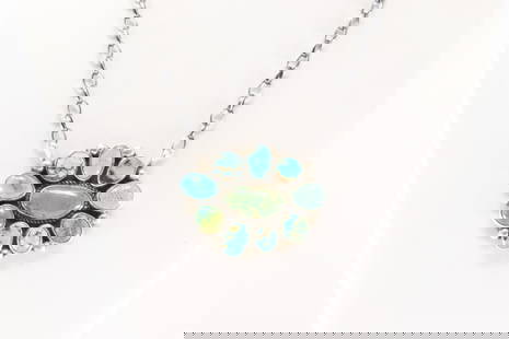Native America Navajo Sterling Silver Kingman Turquoise Necklace By Geraldine James.: This is a Native America Navajo Sterling Silver Kingman Turquoise Necklace By Geraldine James. Necklace length: 16.00"