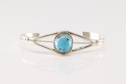 Native America Navajo Sterling Silver Turquoise Bracelet Cuff.