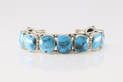 Native America Navajo Sterling Silver Kingman Turquoise Bracelet Cuff.