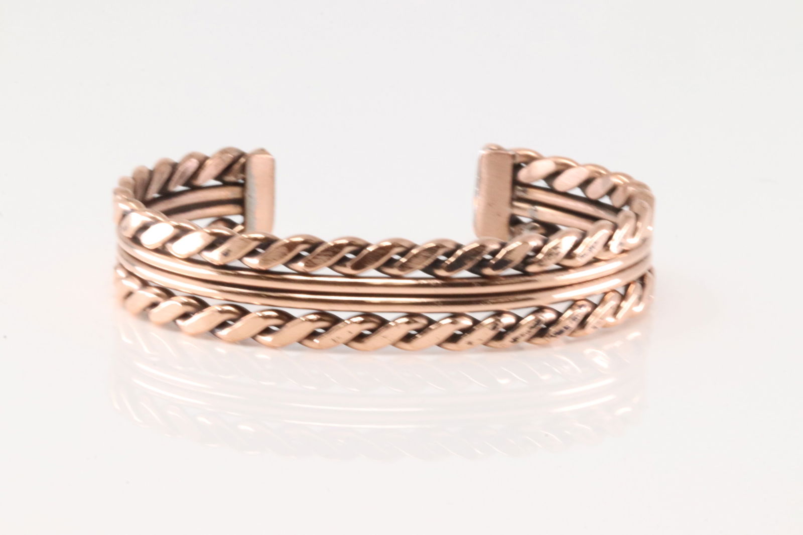 Native America Navajo Copper Bracelet Cuff By Elaine Tahe.: This is a Native America Navajo Copper Bracelet Cuff By Elaine Tahe.