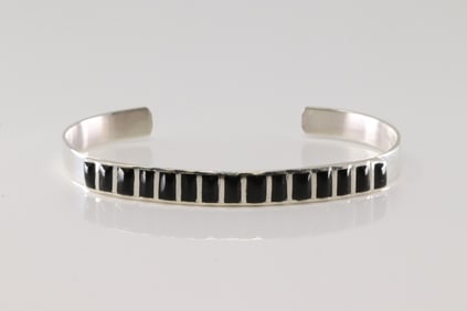 Native America Navajo Sterling Silver Black Onyx Bracelet Cuff.