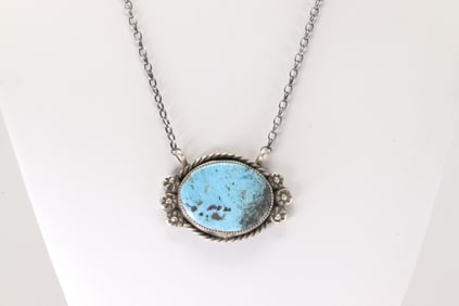 Native America Navajo Sterling Silver Kingman Turquopise Necklace By Virginia Hinio.