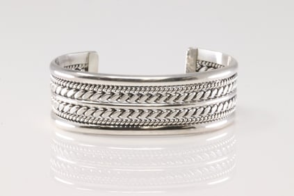 Native America Navajo Sterling Silver Solid Bracelet Cuff By Elaine Tahe.