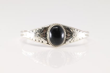 Native America Navajo Sterling Silver Black Onyx Bracelet Cuff By Renee Yazzie.