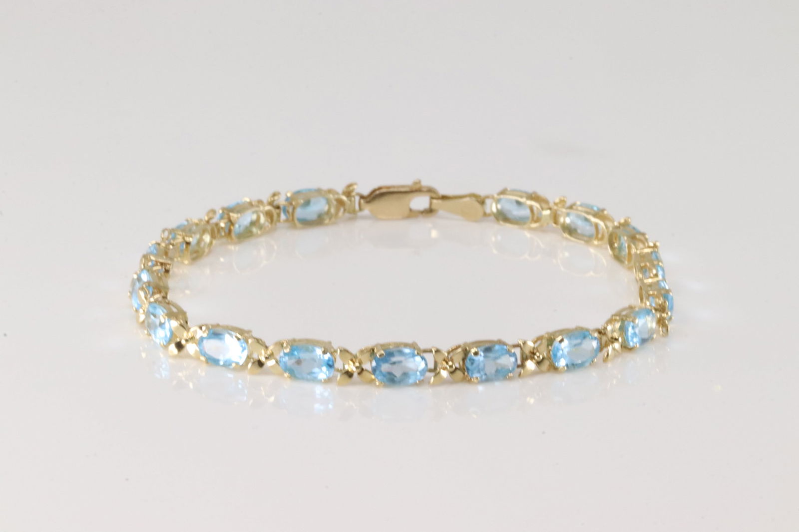 Blue Topaz Bracelet 14Kt.: 14Kt Yellow Gold Blue Topaz Bracelet. This charming bracelet has 17 oval blue topaz gemstone. Bracelet length: 8.00" Total weight: 6.40 Grams.