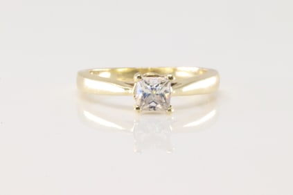 Elegant Diamond Ring 18Kt.