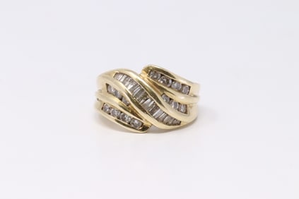 14KT Lady's Yellow Gold Diamond Ring.