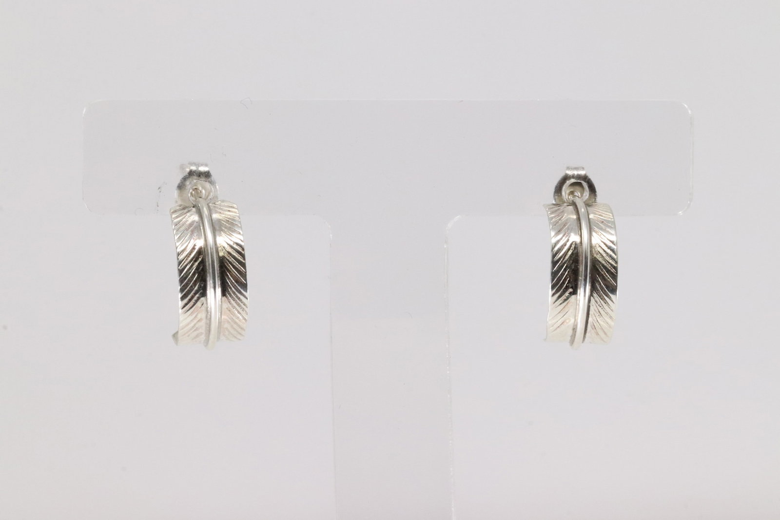 Native America Navajo Sterling Silver Hoop Feather Earring's By Aaron Davis.: This is a ative America Navajo Sterling Silver Hoop Feather Earring's By Aaron Davis.