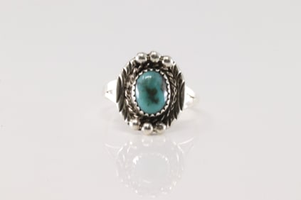 Native America Navajo Sterling Silver Turquoise Ring.