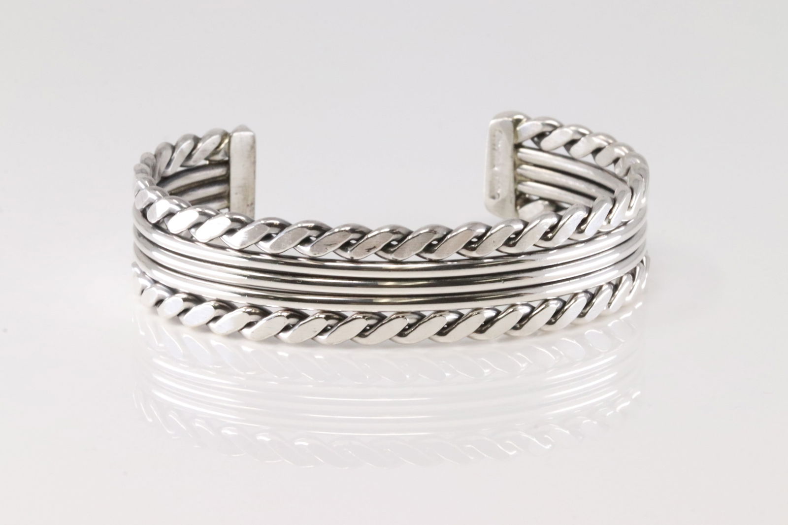 Native America Navajo Sterling Silver Solid Bracelet Cuff By Elaine Tahe. (1 of 4)