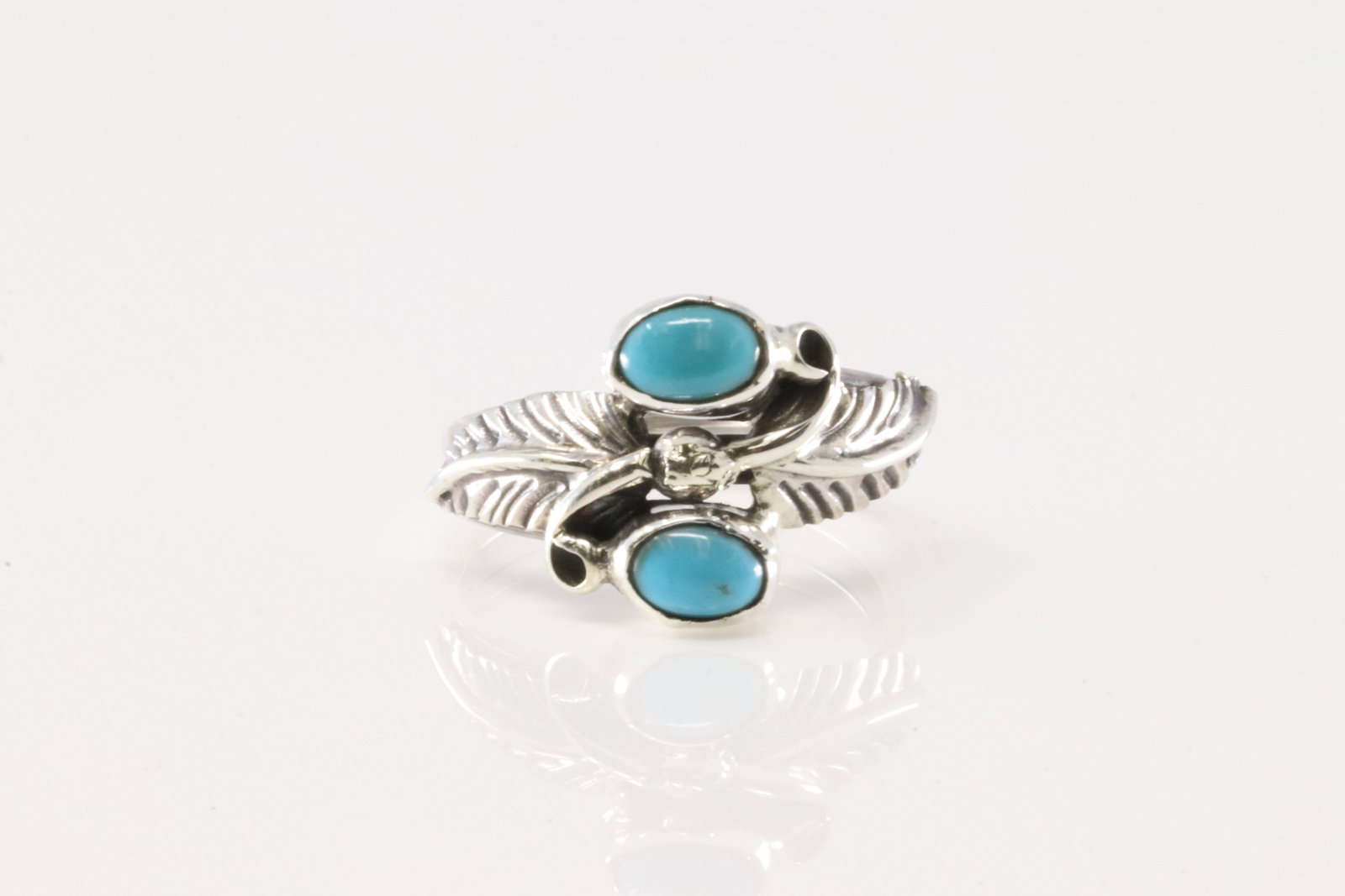 Native America Navajo Sterling Silver Turquoise Ring By Harry B.Yazzie.: This is a Native America Navajo Sterling Silver Turquoise Ring By Harry B.Yazzie. Ring size: 7.00.