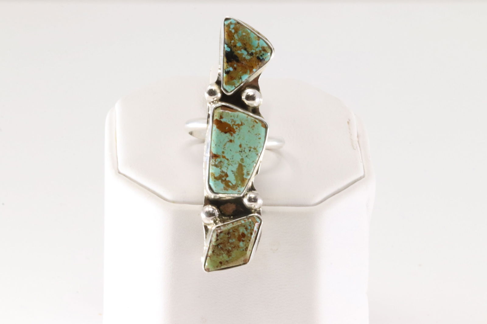 Native America Zuni Sterling Silver Kingman Turquoise Ring 3 Stone By Jude Candelaria. (1 of 4)