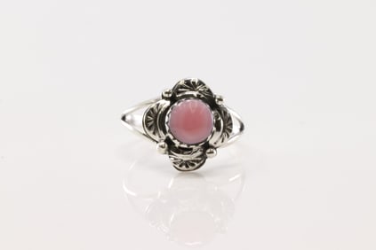 Native America Navajo Sterling Silver Pink Conch Shell Ring By Dorothy Lee.
