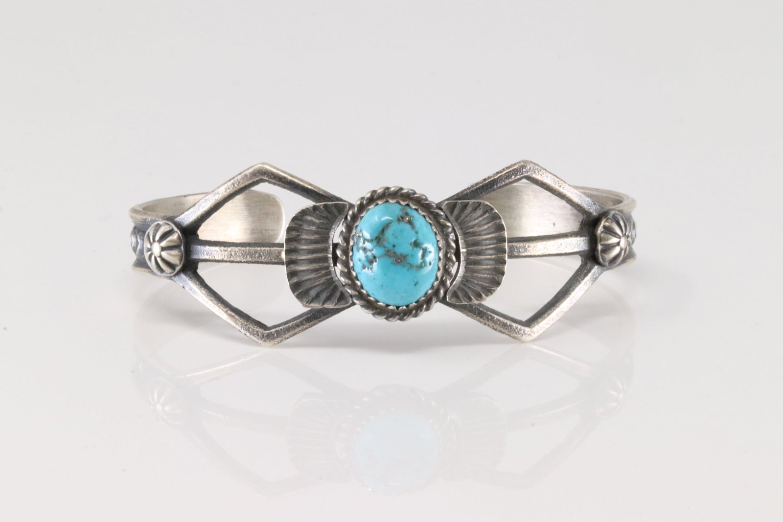 Native America Navajo Sterling Silver Kingman Turquoise Bracelet Cuff By Eva Cayatenito.: This is a Native America Navajo Sterling Silver Kingman Turquoise Bracelet Cuff By Eva Cayatenito.