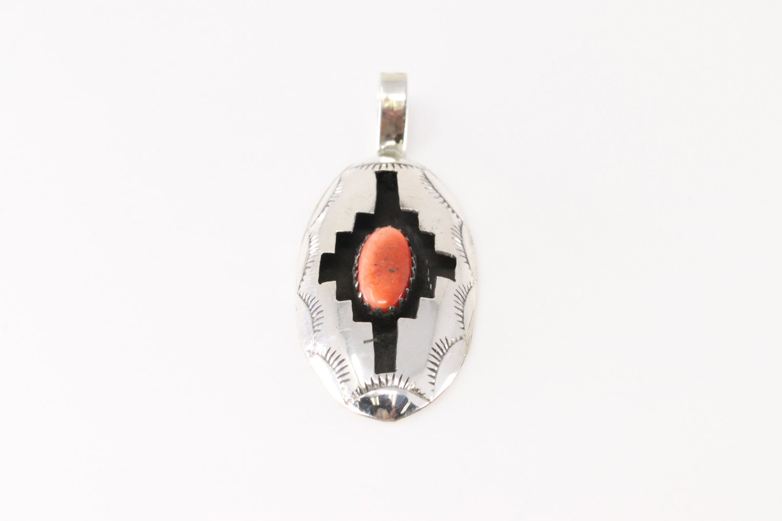 Native America Navajo Sterling Silver Spiny Osyter Pendent By Felix Perry.: This is a Native America Navajo Sterling Silver Spiny Osyter Pendent By Felix Perry.