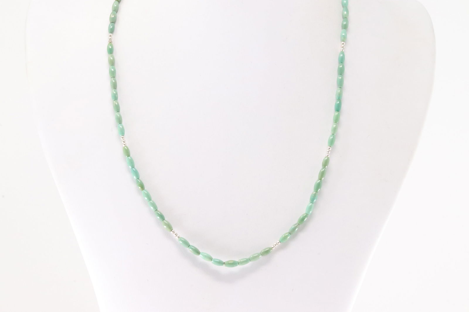 Native America Navajo Sterling Silver Turquoise / Beaded Necklace.: This is a Native America Navajo Sterling Silver Turquoise / Beaded Necklace. Necklace length: 16.00"